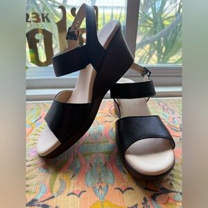 5/$25 ⭐️ SAS Heather Sandals Size 7